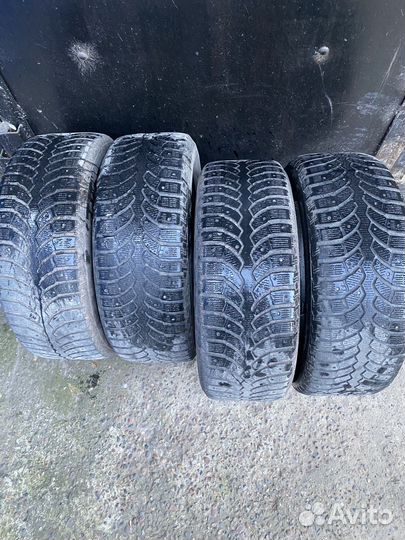 Bridgestone Blizzak Spike-01 215/60 R16