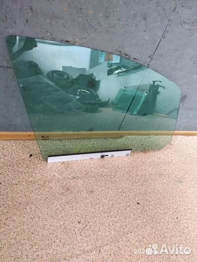 Стекло передней правой двери Опель Зафира Б