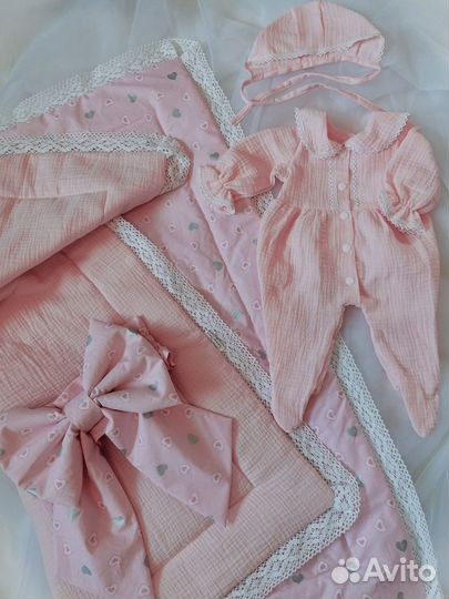 Комплект на выписку для девочки новый