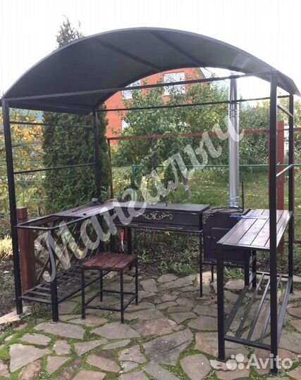 Мангал с крышей