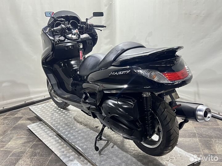Максискутер Yamaha Majesty 400