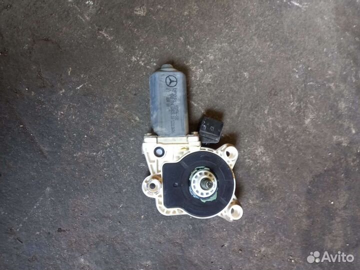 Мотор стеклоподъемника передний левый Mercedes
