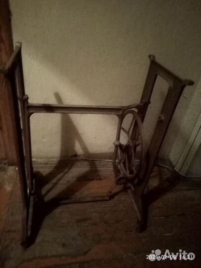 Станина от швейной машины + краска