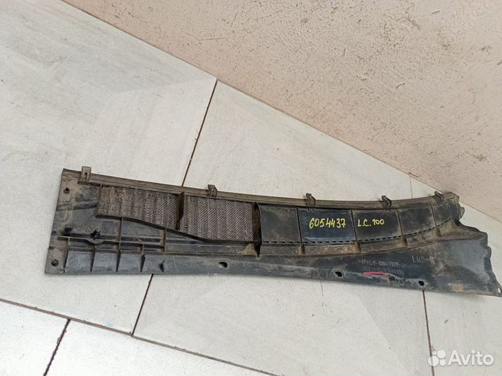 Водосток лобового стекла (жабо)