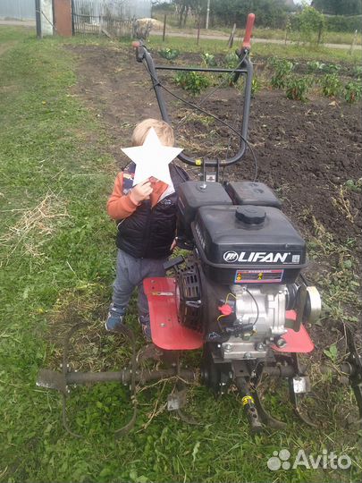 Вспашка земли мотоблоком