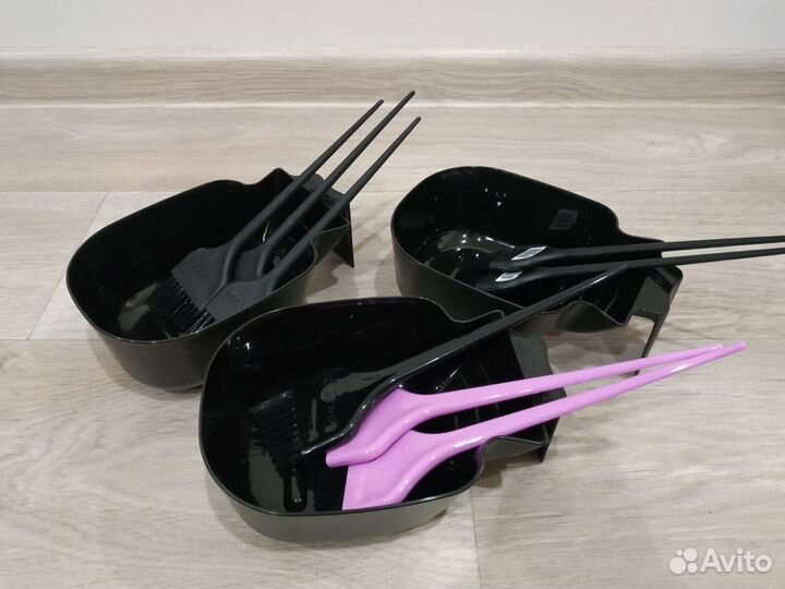 Кисти и миска для окрашивания