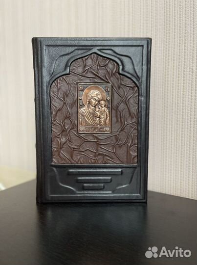 Церковная книга в кожаном переплете «Богородица»