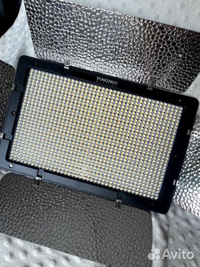 Осветитель светодиодный YongNuo YN-1200 LED