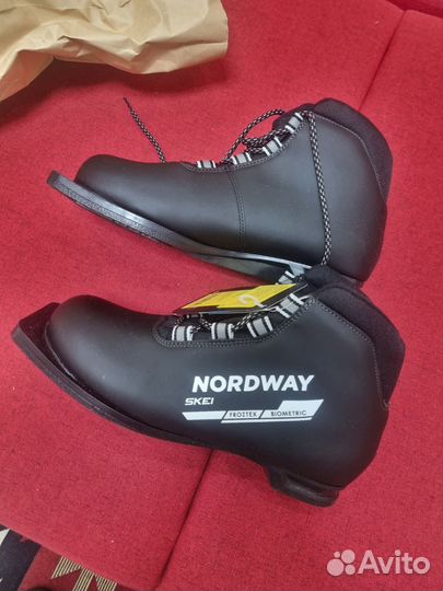 Лыжные ботинки 42 размер новые