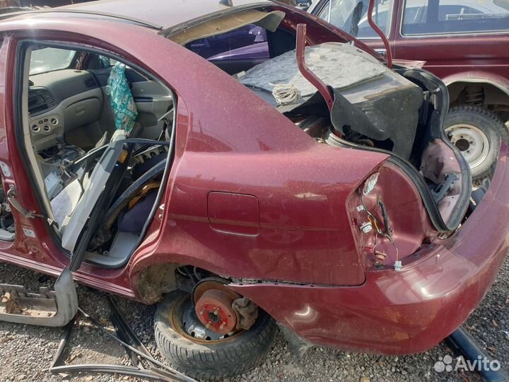 Задняя левая четверть Hyudai Verna