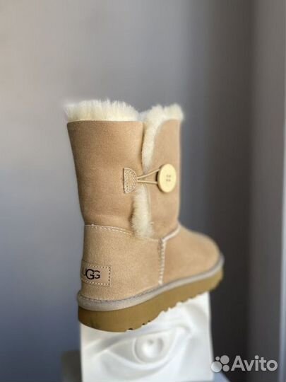 Женские бежевые натуральные угги UGG Australia