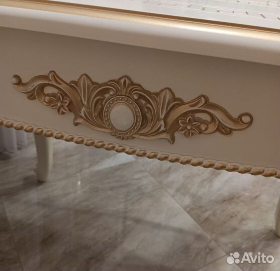 Кухонный стол и стулья. Новое