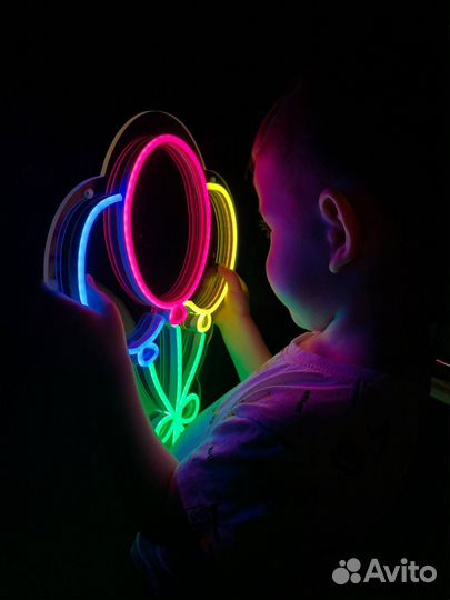 Неоновая вывеска готовая 055