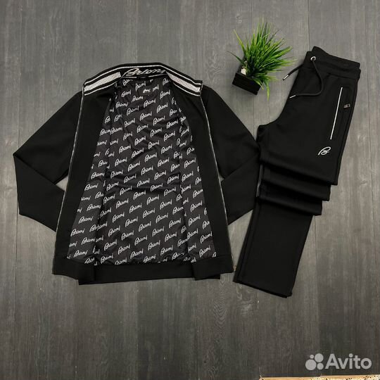 Спортивный костюм