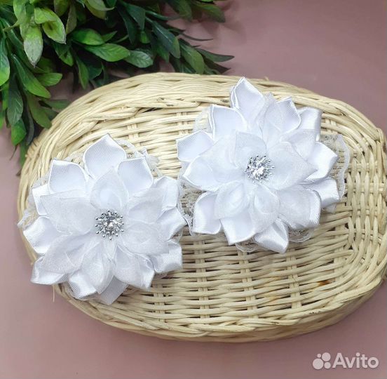 Белые бантики