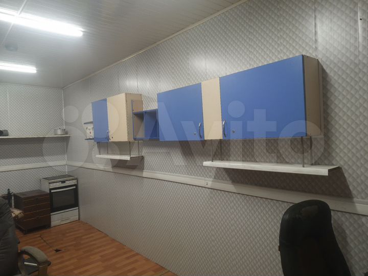 Гараж, > 30 м²