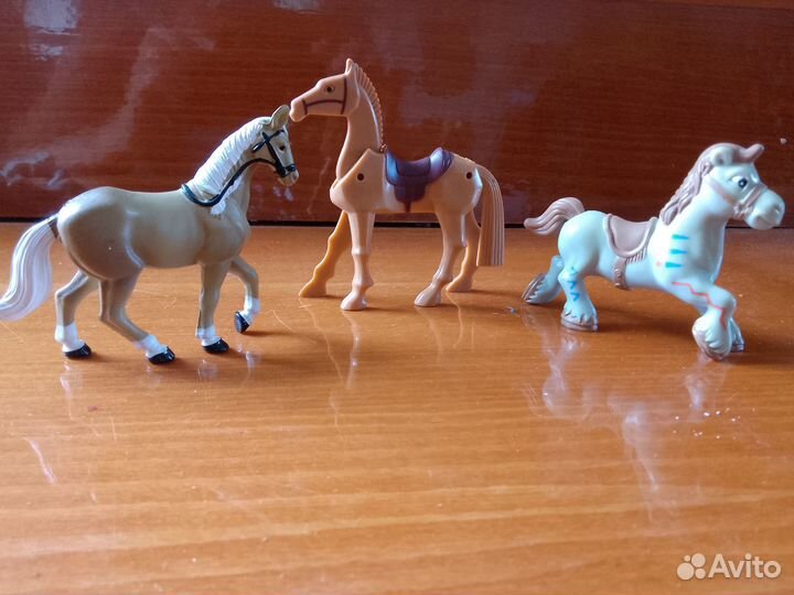 Кони лошади пластик, солдатики,рыцари,индейцы