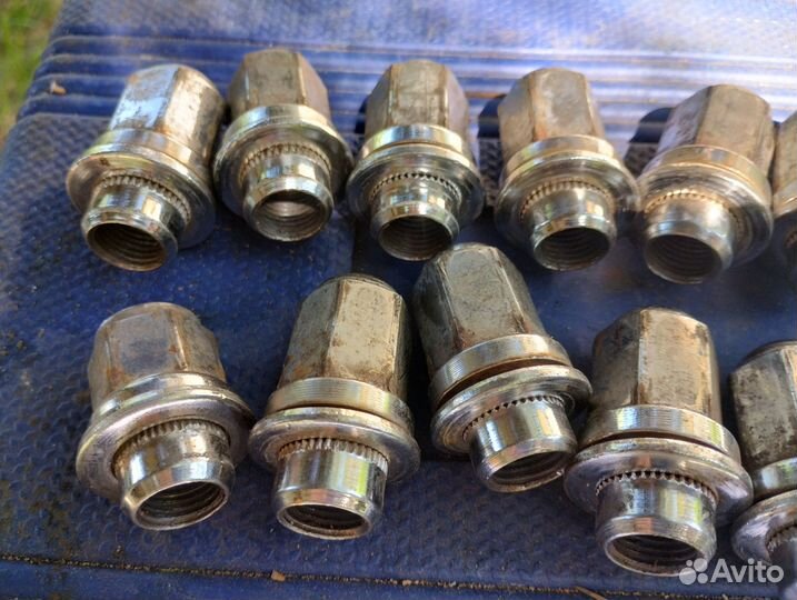 Колёсные гайки на Лэнд Ровер. Стояли на Freelander