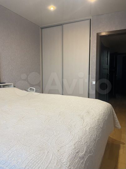 4-к. квартира, 80 м², 1/9 эт.