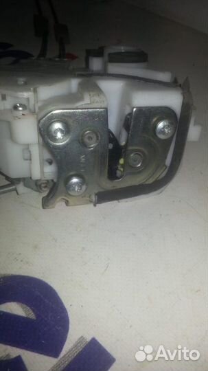 Замок двери передней правой Mitsubishi ASX 2010
