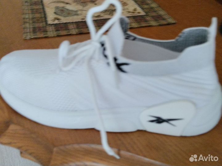 Кроссовки Reebok новые 37- 37,5