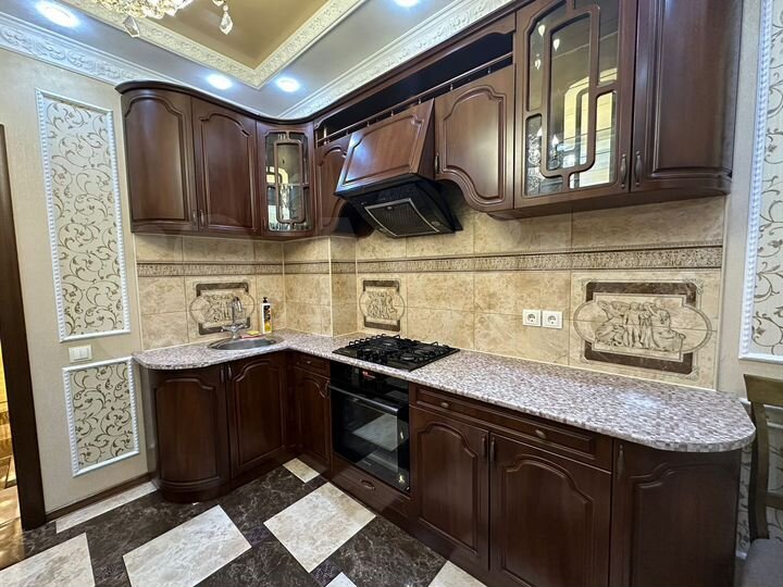 2-к. квартира, 60 м², 1/12 эт.