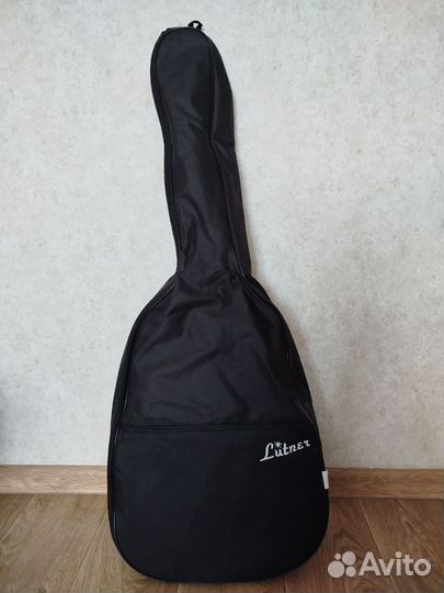 Классическая гитара с чехлом