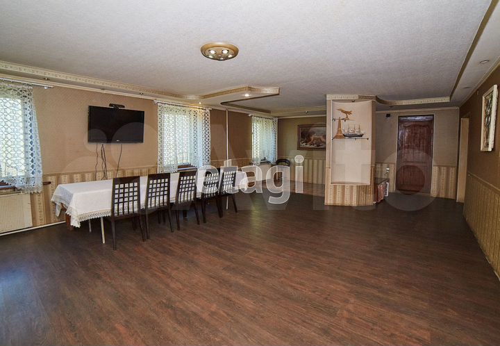 Дом 288 м² на участке 8 сот.