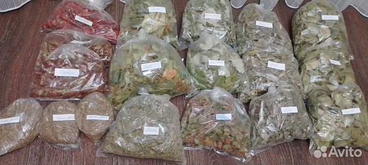 Сушеные лечебные травы, листья и тд