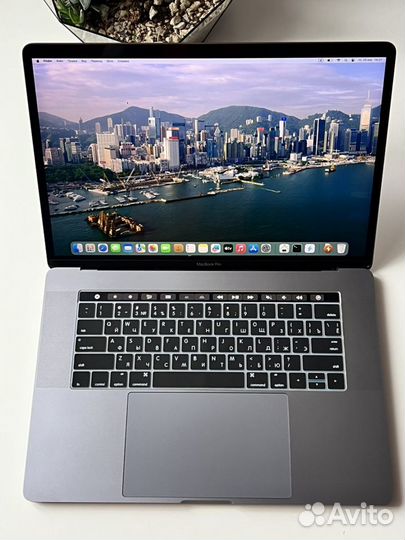 MacBook Pro 15 2018 i7 2.6Ghz 16GB 512GB AMD 560X