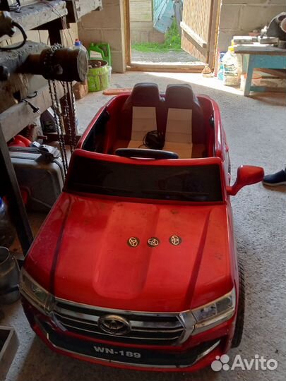 Продам электромобиль детский с пультом