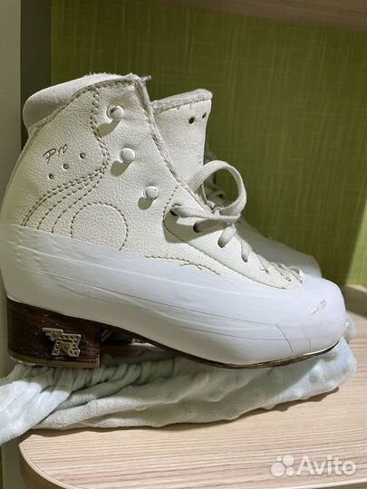 Коньки фигурные Risport royal pro 215