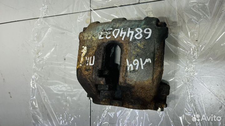 Суппорт передний левый Mercedes W211 E