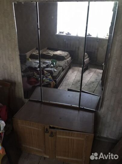 Тумба трюмо с зеркалом