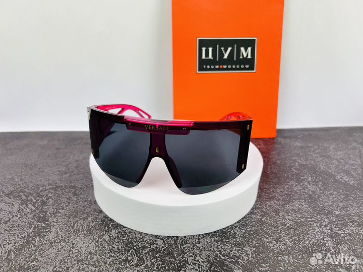 Солнцезащитные очки Versace