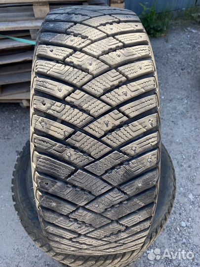 Goodyear Ultragrip Ice Arctic 215/55 R17