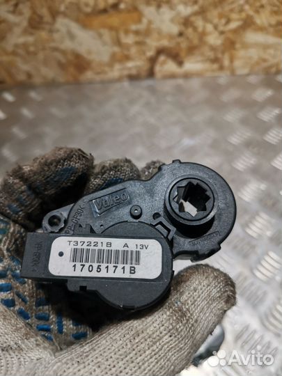 Моторчик заслонки отопителя Renault Kadjar