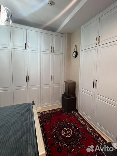 Большой распашной шкаф