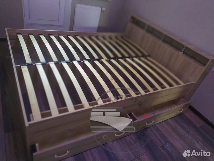 Кровать двухспальная с ящиками