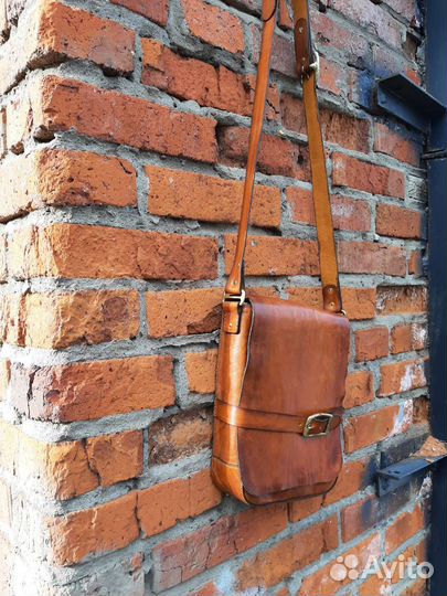 Сумка на плечо из натуральной кожи