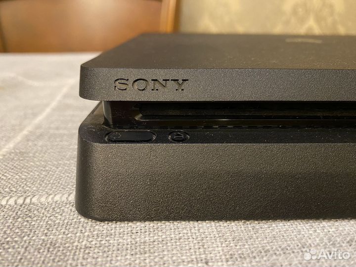 Sony PS4 slim 1Tb + 2 dualshock 4 + 3 игры
