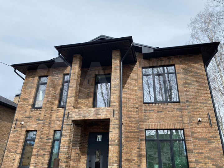 Коттедж 166,2 м² на участке 8 сот.