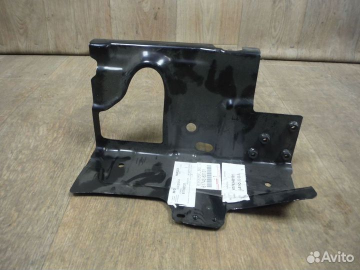 Усилитель панели фонаря правого Toyota Cruiser 200