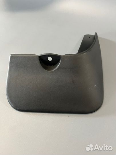 Брызговик передний правый Kia Rio