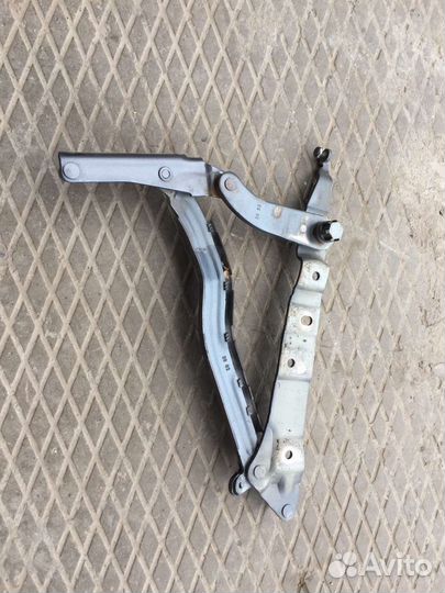 Петля крышки багажника Audi A8