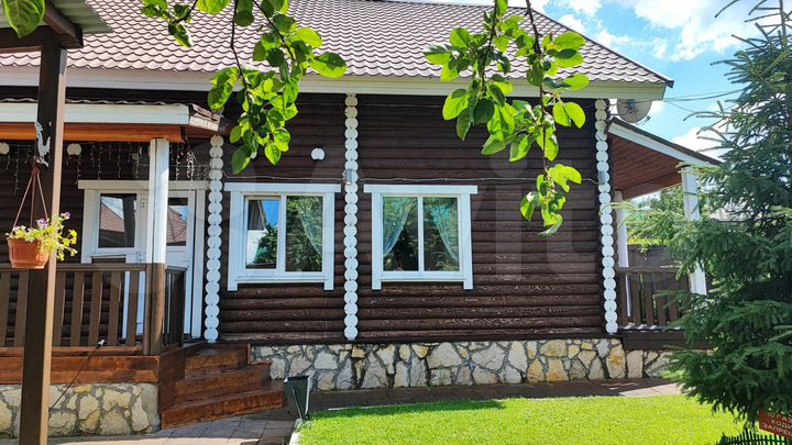 Дом 220 м² на участке 5 сот.