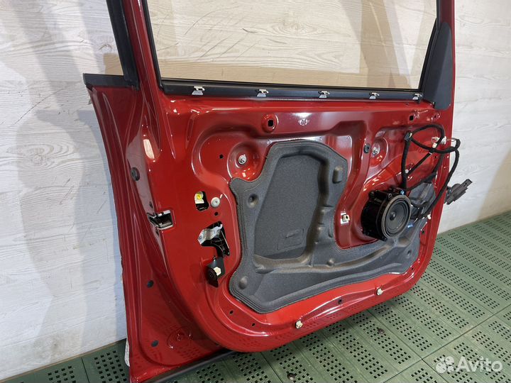 Передняя левая дверь на MNI F55