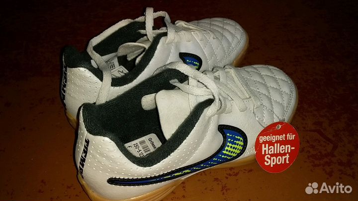 Кроссовки Nike. Размер 28