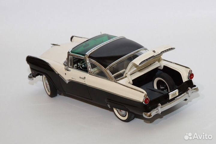 1/24 Danbury mint 1955 Ford Fairlane Victoria