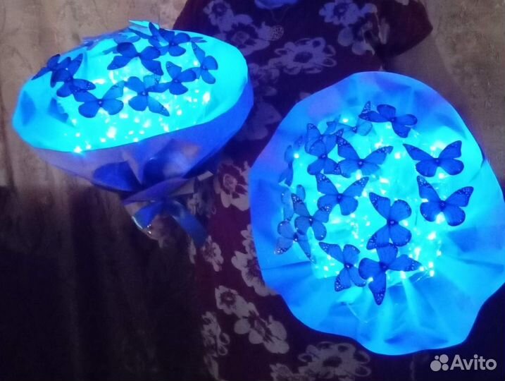 Светящийся букет из бабочек